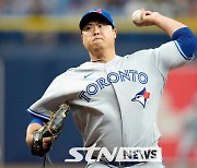 류현진 KBO 복귀 초읽기…한화, MLB 사무국에 신분조회 요청