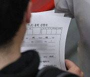 의대생단체 "군사독재냐" 동맹휴학 재결의... 대학은 만류·개강연기 진땀