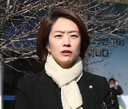 고민정, 광진구 찾은 한동훈에 "국힘 여성관부터 사과하라"