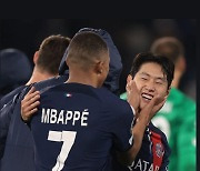 이강인 생일 챙긴 PSG 음바페…“축하해 내 동생”