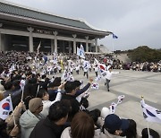 독립기념관 이사에 식민지 근대화론 친일학자 임명…건국전쟁 이어 또 이념논쟁 불지펴