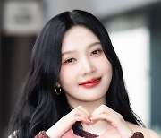 [T포토] 조이 '나, 예쁜 여자 좋아했네'