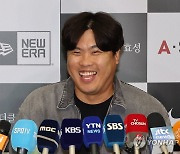 MLB 사무국, 한화에 류현진 FA 신분 통보…계약은 최종 조율 중(종합)