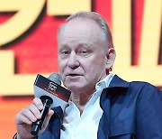 [TEN포토] 스텔란 스카스가드(Stellan Skarsgard) '감탄을 부르는 여유'