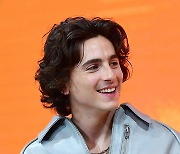 [TEN포토] 티모시 샬라메(Timothee Chalamet) '듄친자의 꽃미소'