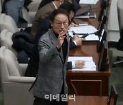 [포토] 서울시의회 출석하는 조희연 서울시교육감