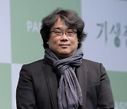 봉준호 감독 신작 '미키17', 내년 1월로 개봉 연기