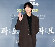 [ET포토] 박서준, '브라운 셋업으로 멋내고'