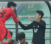 “천사가 따로 없다! 우리 캡틴 최고” 이강인 끌어안은 손흥민에 축구팬들 찬사