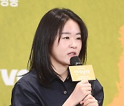 [TD포토] 질문에 답하는 '연애남매' 이진주 PD