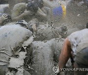 보령머드축제에 머드흠뻑존 신설…해변에서는 셀프머드