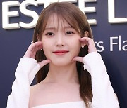 아이유, 훈훈한 팬사랑…美 유애나 할아버지 콘서트 초청