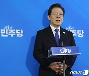 '민주당 공천' 질문에 답변하는 이재명 대표