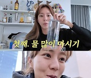 유이, '3일 절식' 다이어트 大성공…11자 복근 자랑 "부기↓·턱선도 정리돼" ('유이처럼')