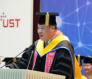 UST 명예박사 1호 서정진 셀트리온 회장