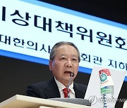 "아주 급하면 외국 의사 수입해라…40살 개원의 2억8천, 많지 않아" [정부 비웃는 의사들 2]