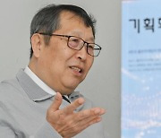 25년간 격주로 낸 잡지가 600권...한기호 "'광고' 아닌 '사람' 덕에 살아남았죠"