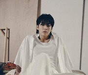 정국 '스탠딩 넥스트 투 유', 美 빌보드 '핫 100' 15주 연속 차트인