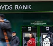 BRITAIN LLOYDS BANK