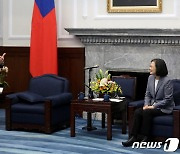 중국, 대만에 무기 판매 승인 美에 "대만해협 긴장 고조시켜" 비판