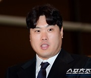 [포토] 환한 표정으로 인터뷰하는 류현진