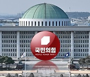 與, 정청래 지역구에 '운동권 출신' 함운경 전략공천