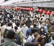 '엔저'라 저렴해서 갔는데..외국인에게 "비싸게 받자"는 日