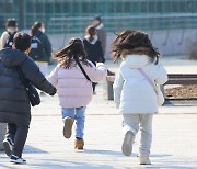 쌍방울도 "셋째 낳으면 1억 쏜다"…롯데는 2년간 카니발 공짜