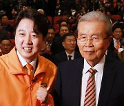 “마법사가 오셨군요”…이낙연 떠난 자리에 ‘총선 3전2승’ 김종인 왔다