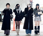 레이-가을-장원영-이서-리즈 ‘하트로 출국인사’