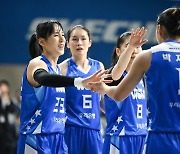 김단비 통산 318승, WKBL 최다승 단독 1위, 15점·14R, 박지현 32점, 2위 확정한 우리은행 신한은행 완파