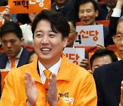 이번엔 '주황옷'…김종인 개혁신당 공관위원장으로