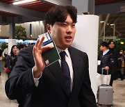 “목표는 일단 PS 진출, 한국시리즈 우승 꼭 하고 싶다” 류현진 오키나와 출국, 본격 시즌 준비 나선다[일문일답]