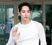 이수혁 '조각상이 따로없네!'[★포토]