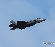 이륙하는 미 공군 F-35A