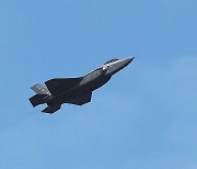 이륙하는 미 공군 F-35A