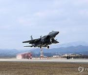 이륙하는 한국 공군 F-15K 전투기