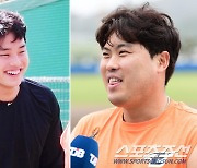 '160km' 국대 에이스, 특급과외 선생 만났다. '구대성→류현진' 전설 계보 '막내' 편입할까 [SC캠프 in 오키나와]