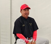 "호칭만 바뀐 것 같습니다"…'초보 감독' 이범호의 콘셉트는 '선수들과 가까이' [MD오키나와]