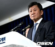 불리하니 '규정' 찾는 KFA? '모순적 태도'로 K리그 감독 빼오나→그 끝은 자멸