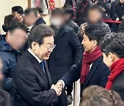 이재명·원희룡 "어쩌다 계속 마주치는 '어색한' 그대"···눈인사만 하다 결국···