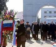 주북 러시아 대사관, 해방탑·소련군열사묘에 화환