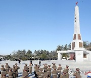 주북 러시아 대사관, 해방탑·소련군열사묘에 화환