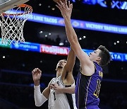 Spurs Lakers Basketball