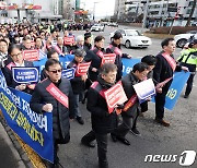 행진하는 의사들 '의대 증원 반대'