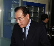 회의 참석하는 이개호 정책위의장