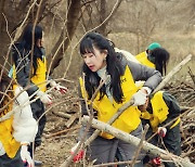 [포토] 배우 정혜원 '신기하고 뿌듯한 비오톱 만들기 중'