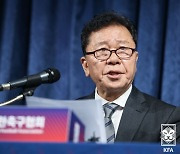 여론 눈치? 축구대표팀, 내달 임시 감독 체제로