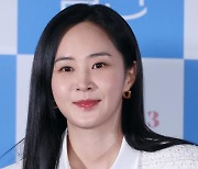 '돌핀' 권유리 "시사회 당일 소녀시대 멤버 대다수 해외에 있어 마음 쓰라려"