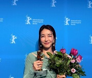 진서연 주연 ‘괜찮아 괜찮아 괜찮아!’, 제74회 베를린국제영화제 수상 영예